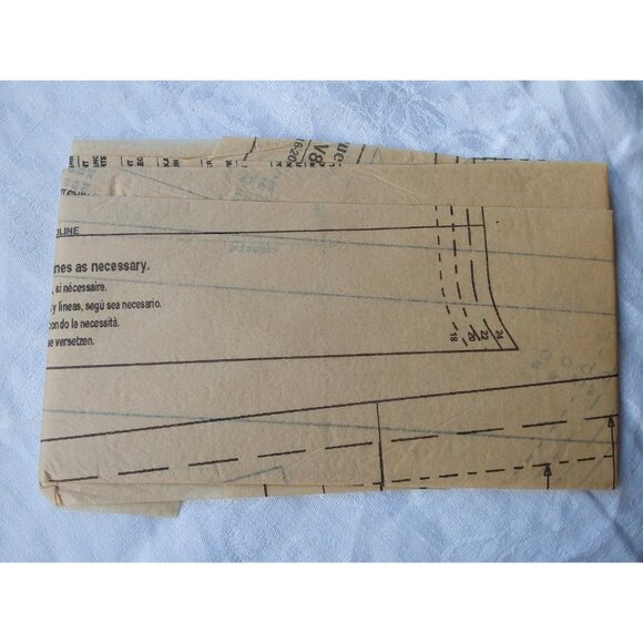 Very Easy Vogue sewing pattern 8496 loose fitting shirt 3 styles sizes 18 to 24 - Picture 5 of 5